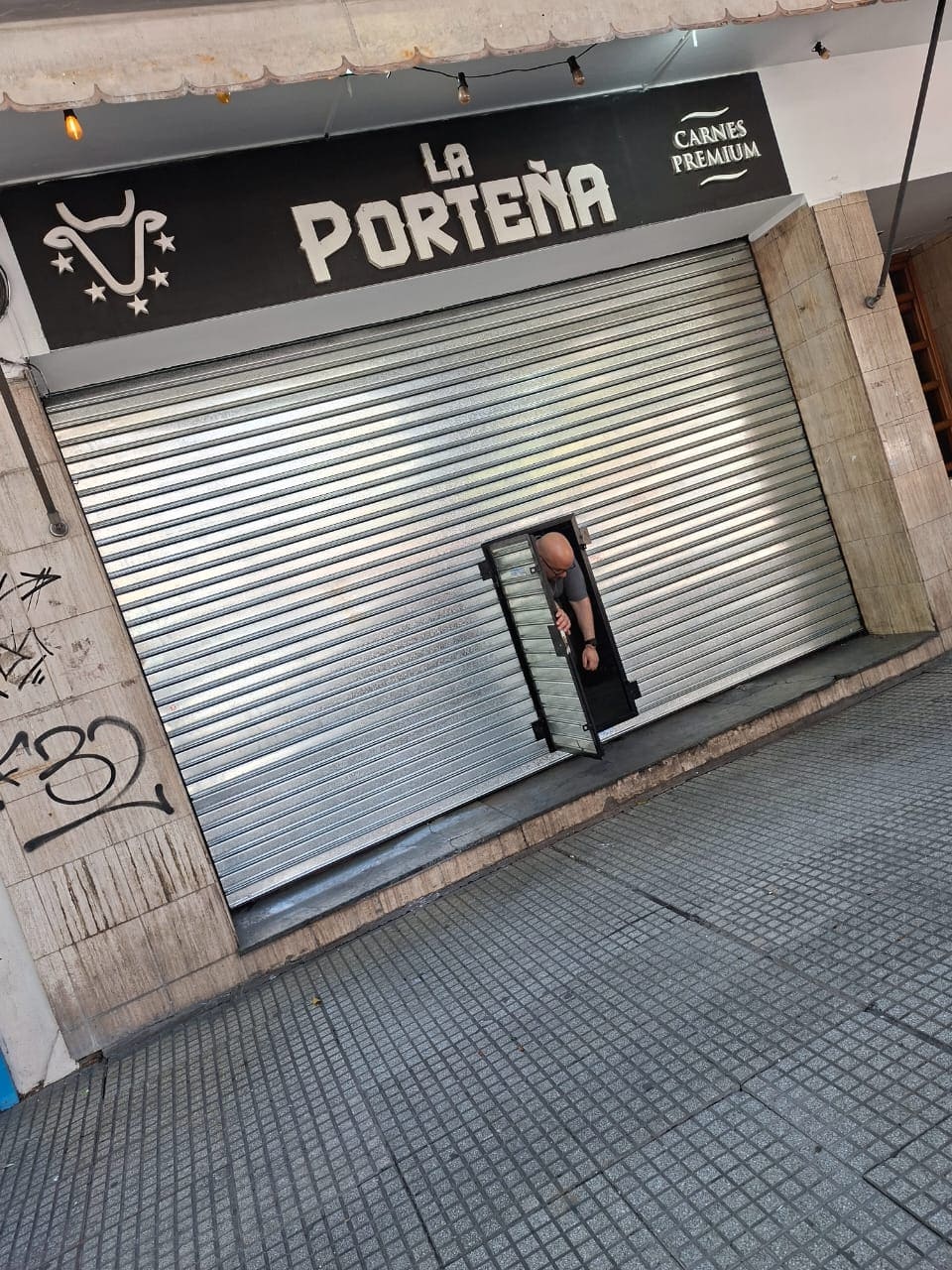 Trabajo de cortina metálica y reparación 1