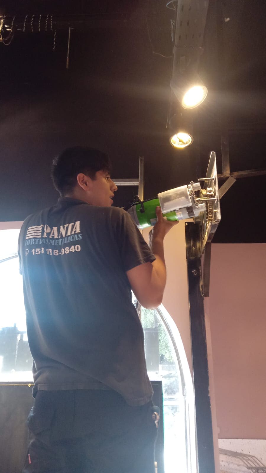 Trabajo de cortina metálica y reparación 10