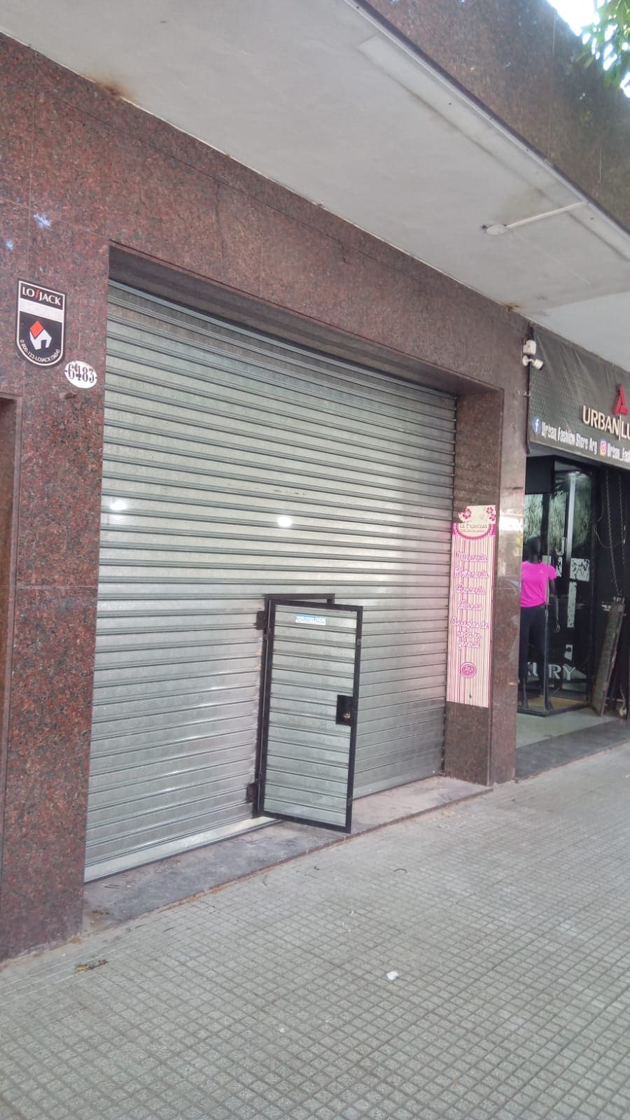 Trabajo de cortina metálica y reparación 11