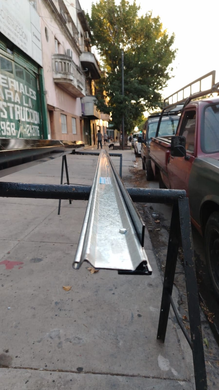Trabajo de cortina metálica y reparación 12
