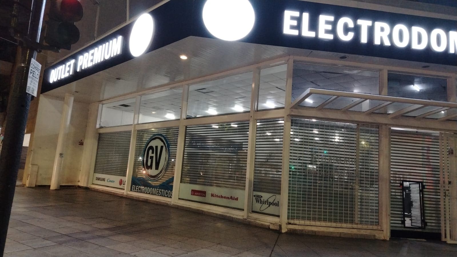 Trabajo de cortina metálica y reparación 13