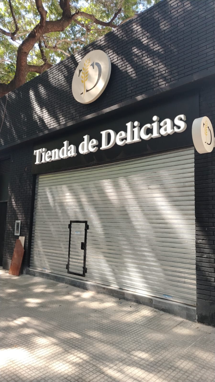 Trabajo de cortina metálica y reparación 16