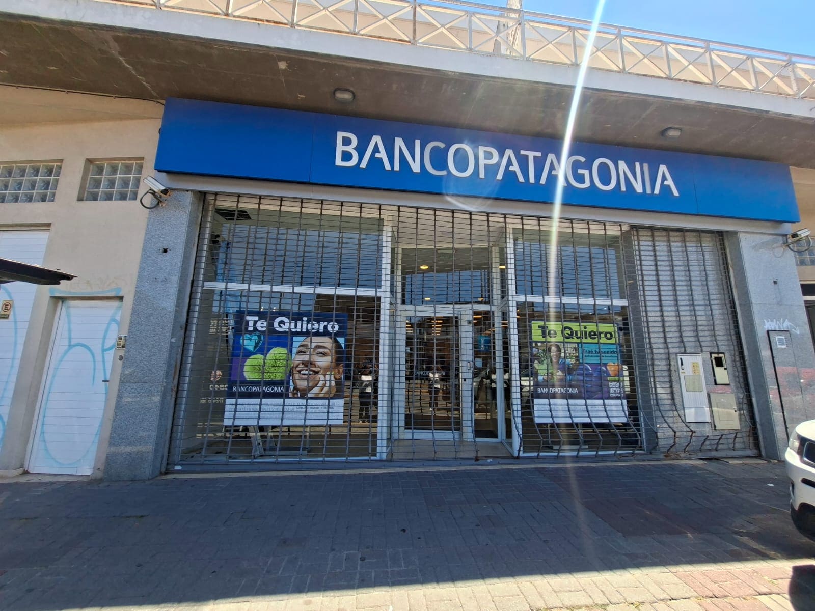 Trabajo de cortina metálica y reparación 4