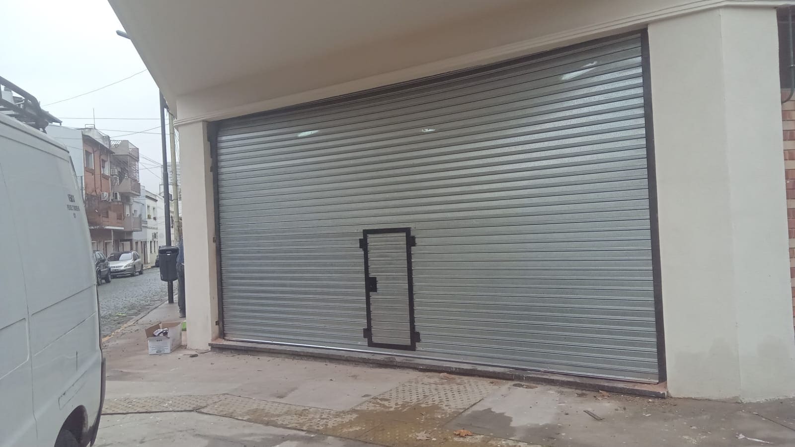 Trabajo de cortina metálica y reparación 7