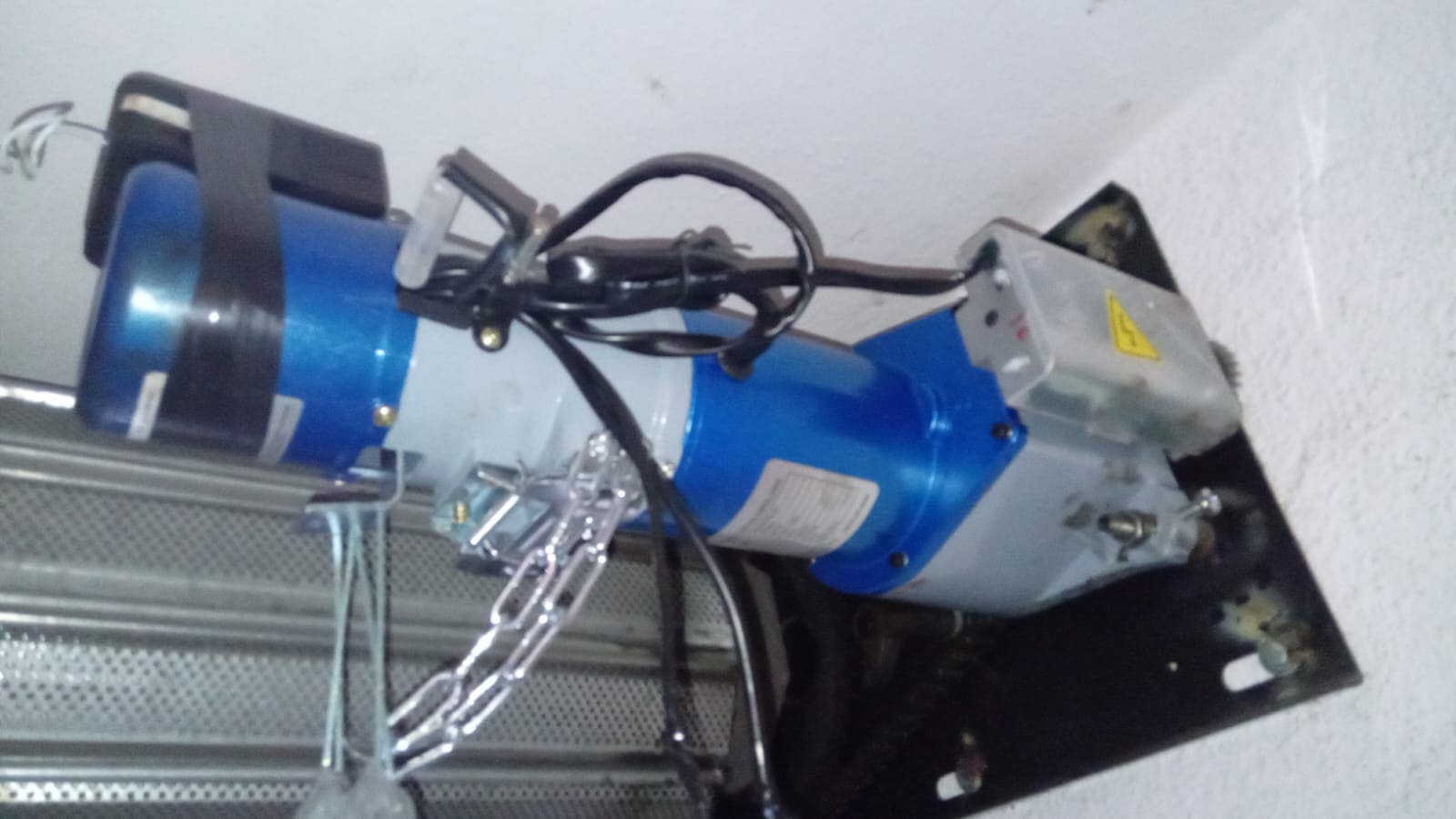 Trabajo de cortina metálica y reparación 9